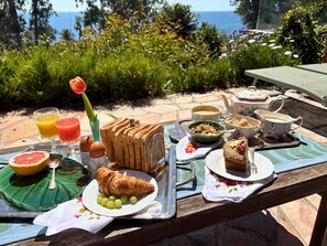 Outdoor dining - Costal house with sea view (Saint-Raphaël)
