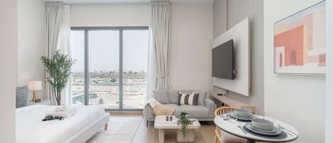 Skrivebord, strykejern/-brett, wi-fi og sengetøy