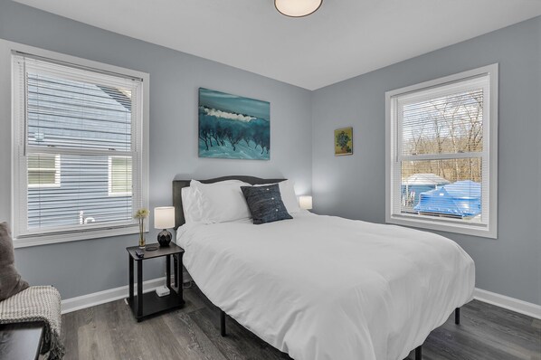 3 makuuhuonetta, työpöytä, silitysrauta/-lauta, ilmainen Wi-Fi