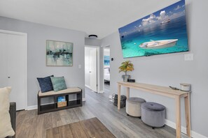 3 bedrooms, desk, iron/ironing board, free WiFi