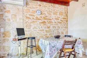 Dining - Holiday Home 'Maison De Campagne Avec Jardin' with Private Terrace, Private Garden and Air Conditioning (Cavignac)