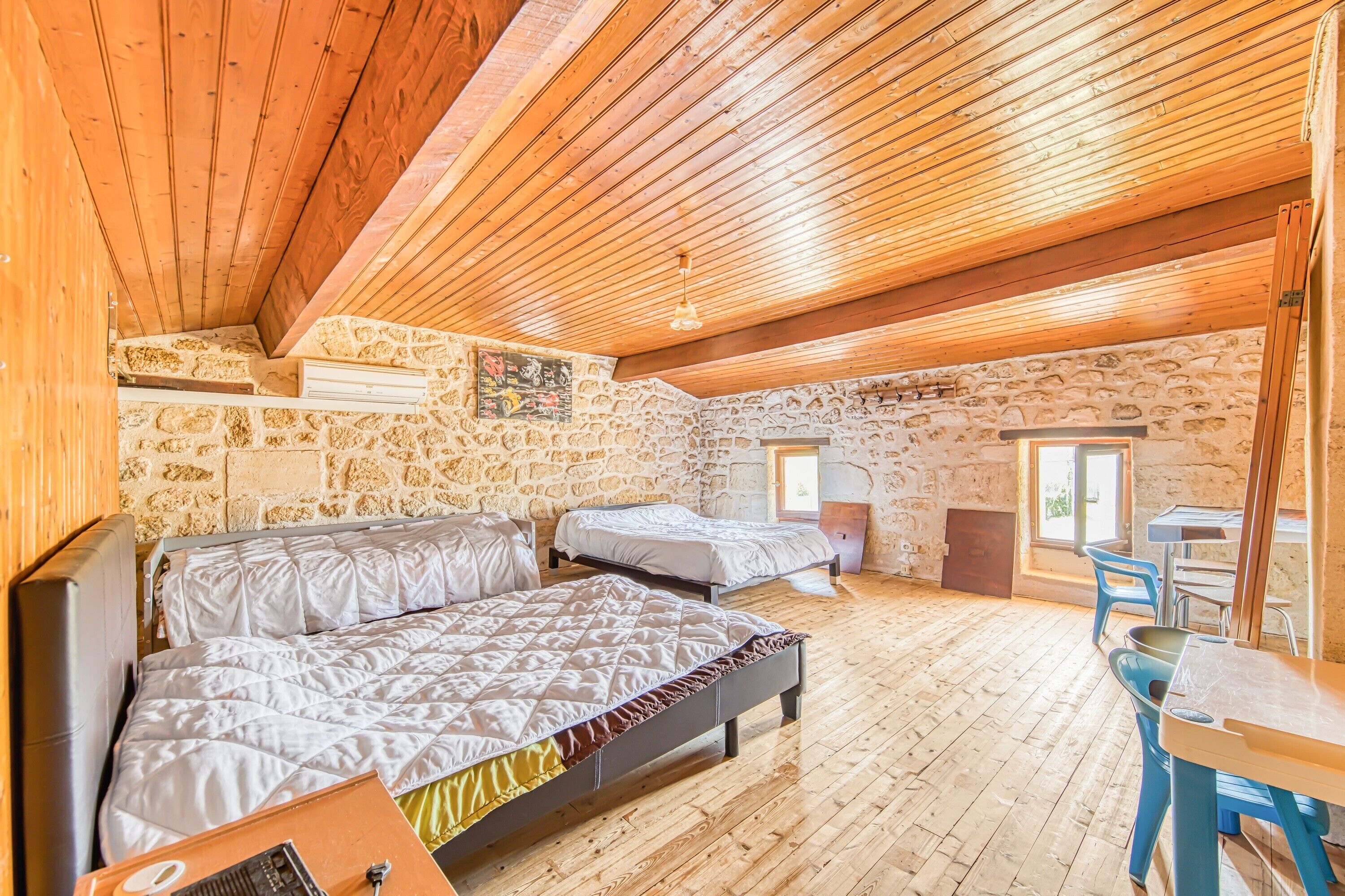 5 chambres, fer et planche à repasser, draps fournis