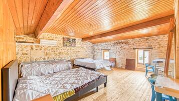 5 chambres, fer et planche Ă repasser, draps fournis