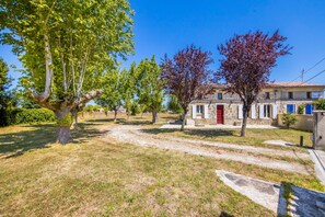 Exterior - Holiday Home 'Maison De Campagne Avec Jardin' with Private Terrace, Private Garden and Air Conditioning (Cavignac)
