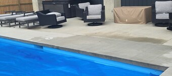 Lake Escape. Lake Access, Seasonal Heated Pool,Hot Tub. Sleeps up to 22.