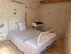 2 bedrooms, bed sheets