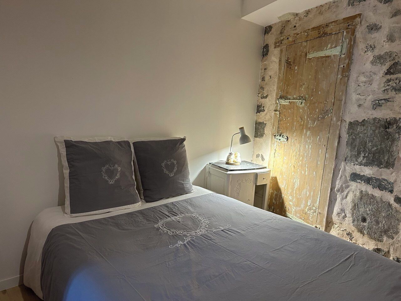 2 bedrooms, bed sheets