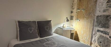 2 bedrooms, bed sheets