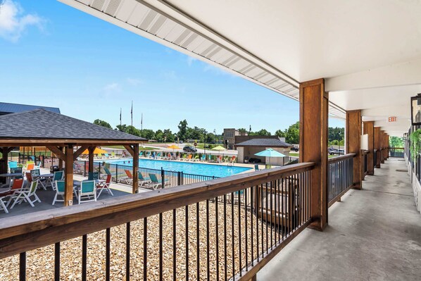 Property grounds - Poolside Near the Landing For 2 (Branson)