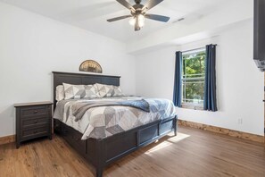 4 Schlafzimmer, Bügeleisen/Bügelbrett, Reisekinderbett, WLAN