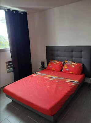 1 chambre, fer et planche à repasser, Wi-Fi, draps fournis