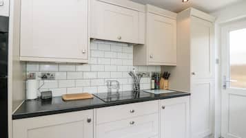 Dishwasher, cookware/dishes/utensils