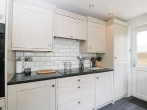 Dishwasher, cookware/dishes/utensils