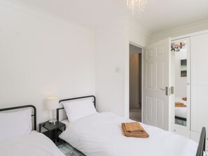 3 habitaciones, decoración personalizada y muebles diferentes