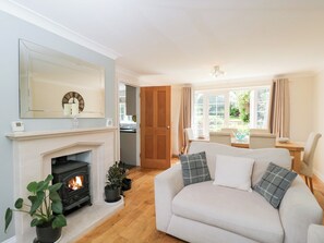 Living area - Lorien (Cheltenham)