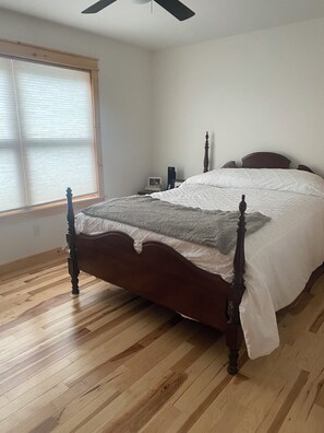 3 chambres, fer et planche à repasser, Wi-Fi, draps fournis