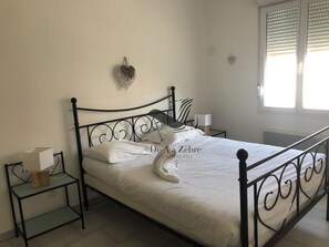 2 bedrooms, iron/ironing board, bed sheets