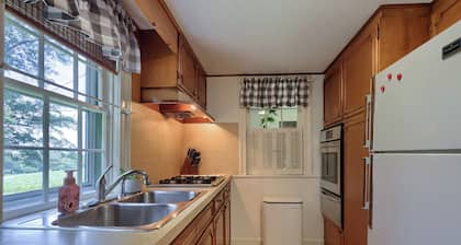 Highville Hideaway - 2 bed, 1 bath, country views