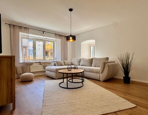 TV - Apartment 'Altmühlfranken' with Wi-Fi (Weißenburg in Bayern)