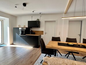 Dining - Apartment 'Altmühlfranken' with Wi-Fi (Weißenburg in Bayern)