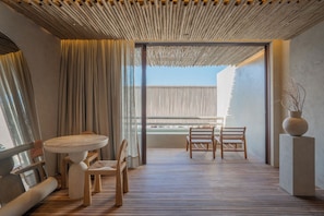 Deluxe Suite, Patio, Pool View (Suite Lago) | Peti besi dalam bilik, langsir/tirai gelap terus, Wi-fi percuma