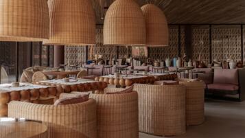 TĂ€gliches inbegriffenes FrĂŒhstĂŒcksbuffet