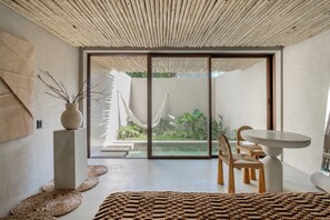 In-room safe, blackout curtains, free WiFi, bed sheets - Mana Cumbuco Hotel (Caucaia)