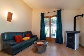 Téléviseur, table de ping-pong