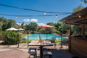 Outdoor dining - Holiday Home 'Gites Du Mas De L'horte' with Mountain View, Wi-Fi and Air Conditioning (Le Soler)