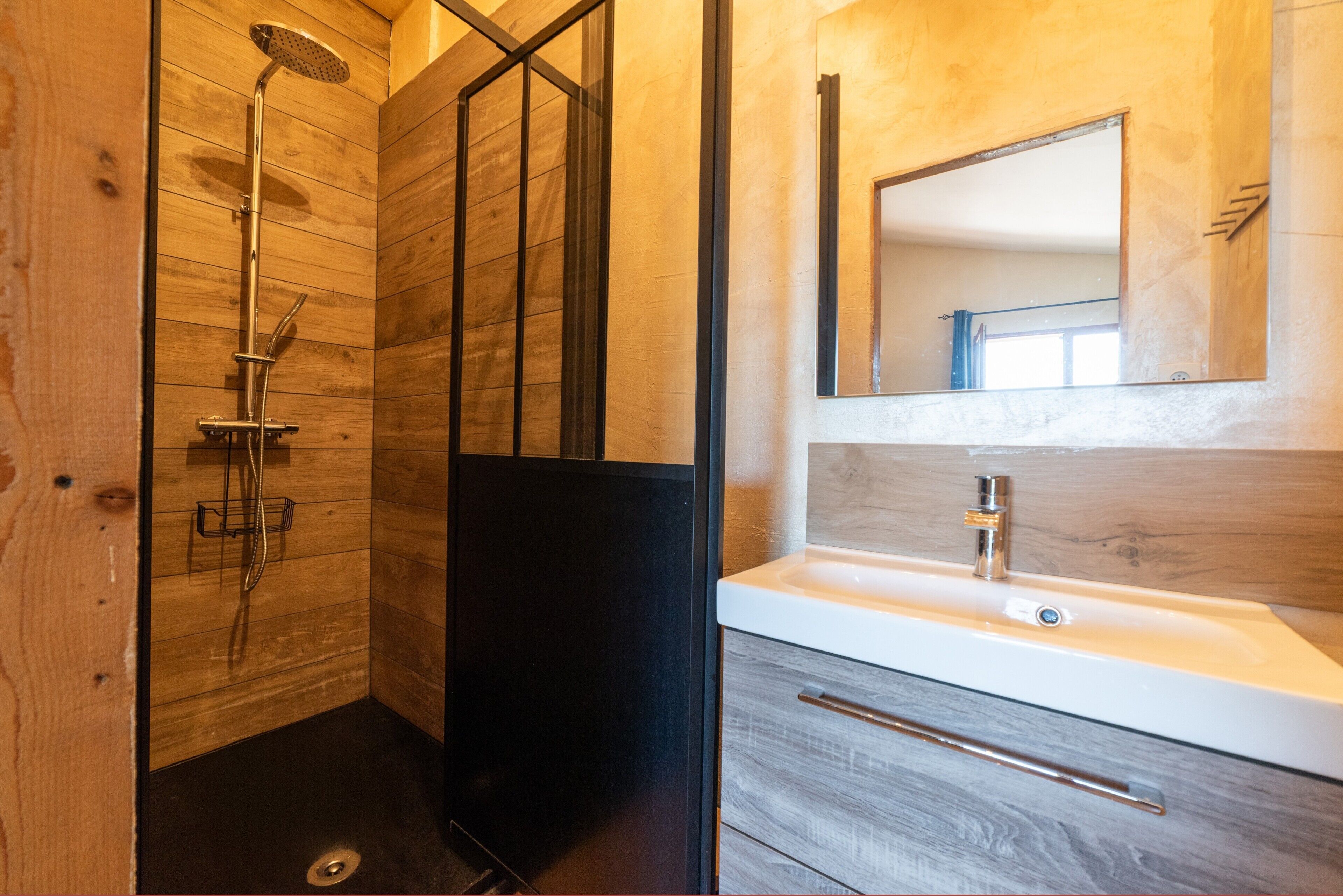 Shower, towels