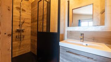 Shower, towels