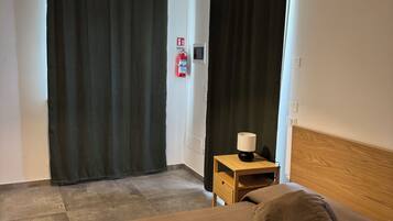 5 bedrooms, desk, free WiFi, bed sheets