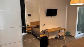 1 bedroom, desk, free WiFi, bed sheets