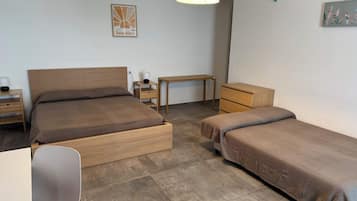 1 bedroom, desk, free WiFi, bed sheets
