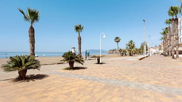 Una spiaggia nelle vicinanze