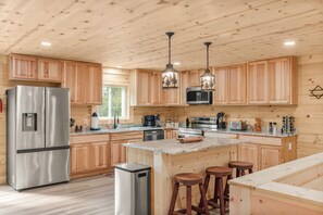 Mikrovågsugn, ugn, spishäll och diskmaskin