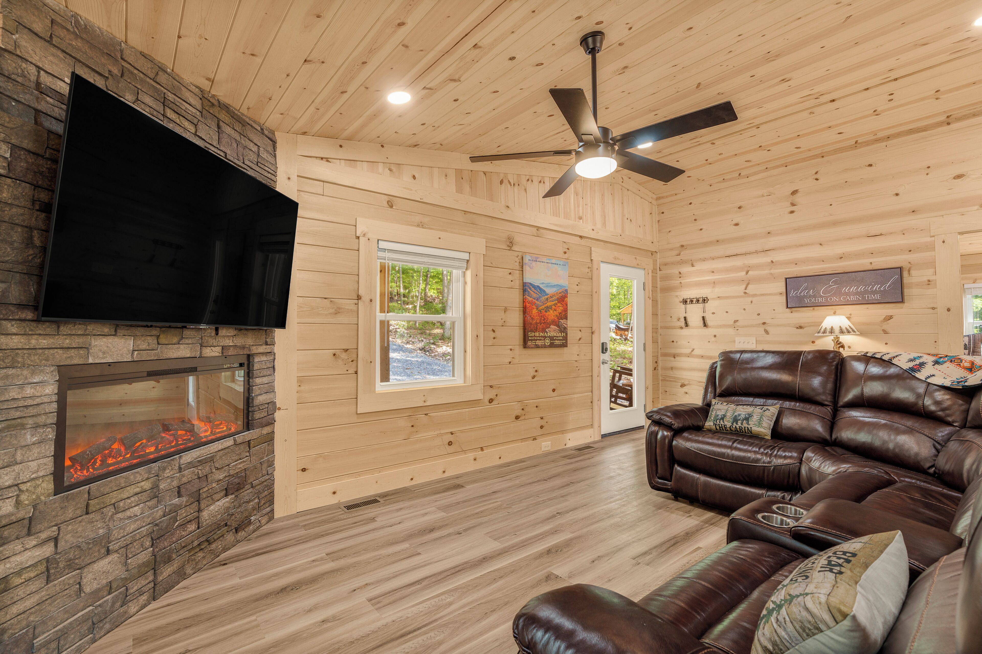 智能电视、壁炉