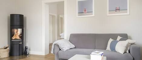 Fernseher, Kamin, DVD-Player, Stereoanlage