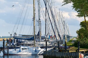 Marina - Bright Stuuv – Comfortable Living with Sunny Terrace and Fireplace (Fehmarn)