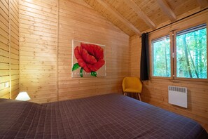 2 bedrooms, bed sheets