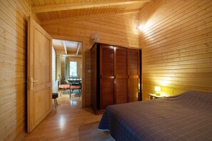 2 bedrooms, bed sheets - Holiday Home 'Chalet Canigou' (Le Soler)