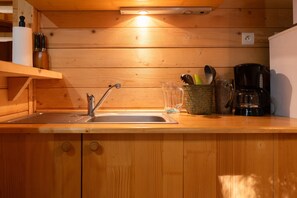 Fridge, microwave, stovetop, cookware/dishes/utensils