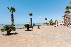 Una spiaggia nelle vicinanze