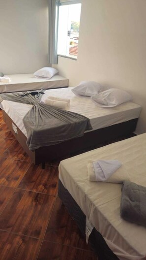 Comfort Quadruple Room, Mountain View | Free WiFi - Pousada Passos de Fé (Aparecida)