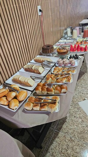 Desayuno bufé gratuito y diario