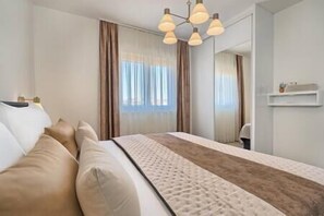 2 bedrooms, iron/ironing board, WiFi, bed sheets