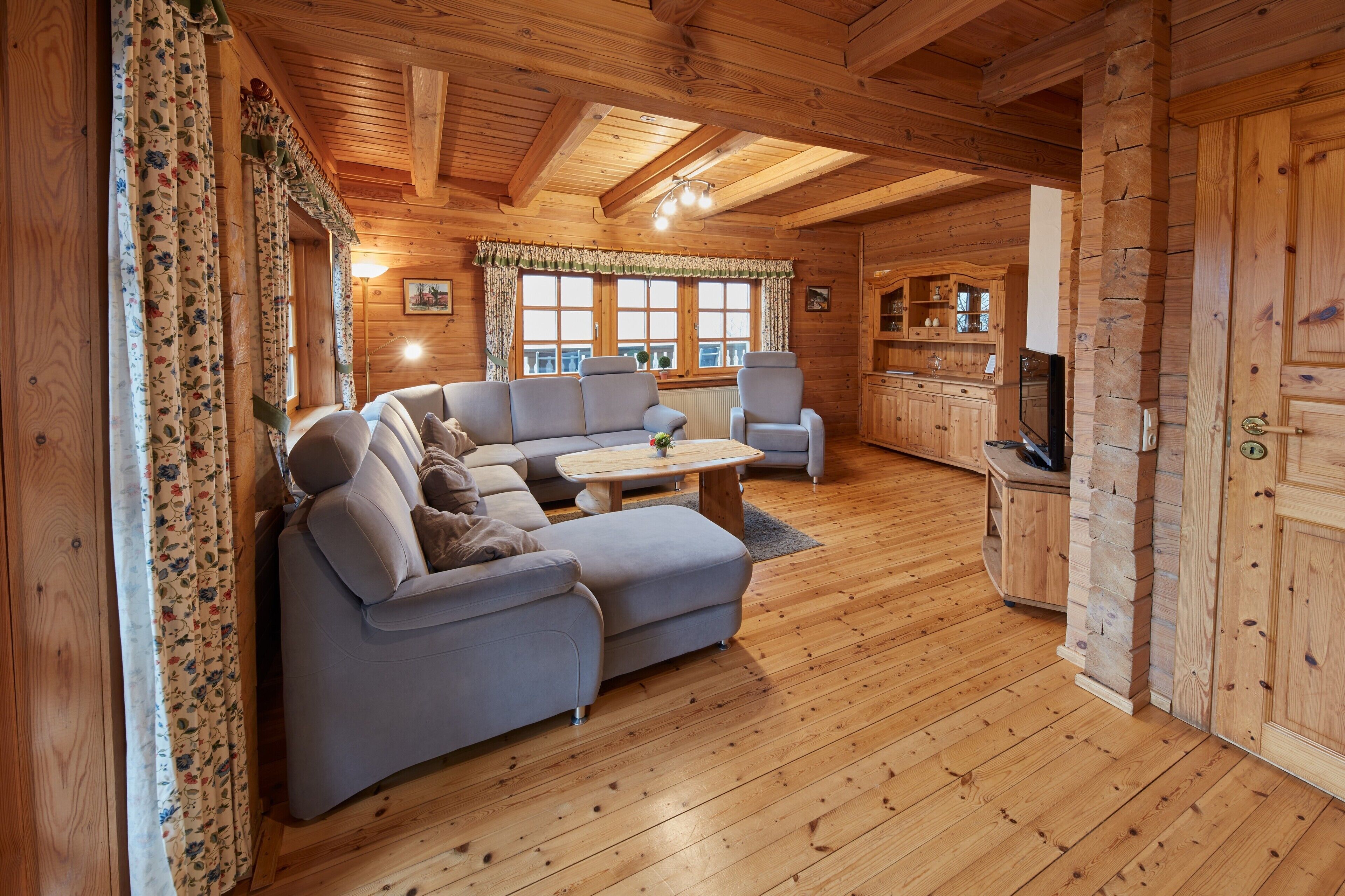 Fernseher, Stereoanlage