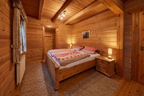 2 bedrooms, WiFi, bed sheets, wheelchair access