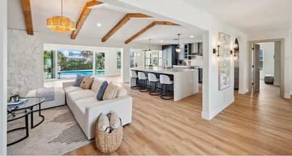 Stunning HGTV-style Private Pool Home near Tarpon Springs