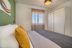 2 habitaciones, tabla de planchar con plancha, wifi y ropa de cama 